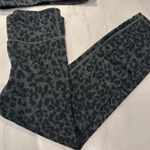 GAP ELIPSE 2pc 🐆💚🖤 - Picture 5 of 13